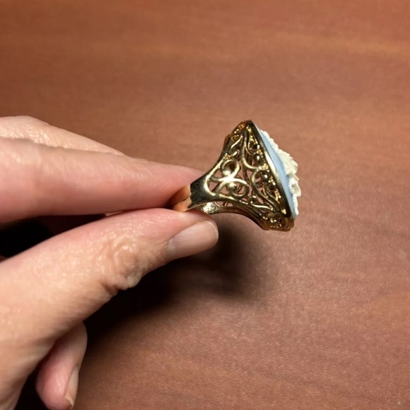 Fashion Ring For Women Blue With Prominant Flower Design New With Box 2014 - Picture 4 of 5